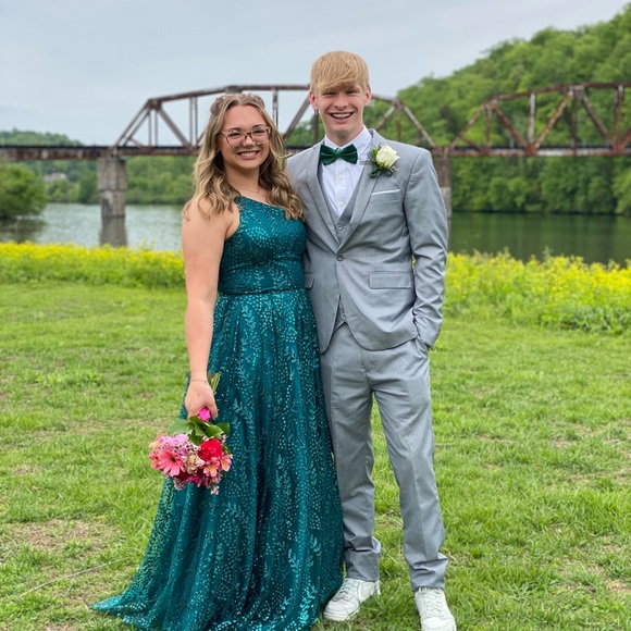 Men’s 3 piece suit NWT size Small, light gray, New in package. Wedding Prom - Picture 2 of 9